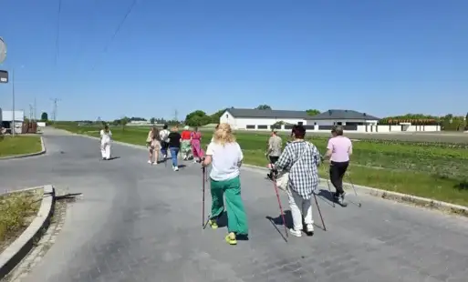 GOPS i Bank Żywności w Warszawie - edukacja ekologiczna i marsz z kijkami Nordic Walking
