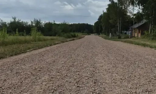 Zdjęcie do Nowa nawierzchnia tłuczniowa w Nowych Mostkach &ndash; zakończono kolejną inwestycję drogową gminy